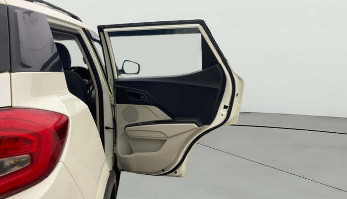 2023 Mahindra XUV300 W6 1.2 PETROL AMT, Petrol, Automatic, 15,464 km, RHS Rear Door