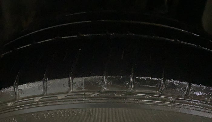 2021 Maruti Ciaz ZETA 1.5 SHVS MT PETROL, Petrol, Manual, 86,726 km, Left Rear Tyre Tread