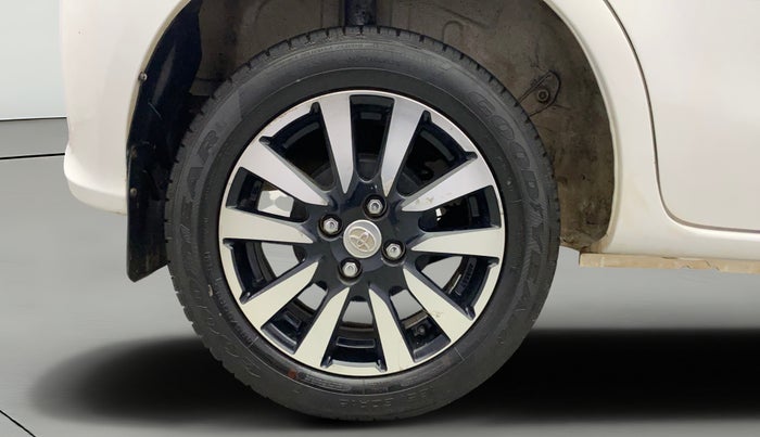 2019 Toyota Etios Liva V DUAL TONE, Petrol, Manual, 35,718 km, Right Rear Wheel