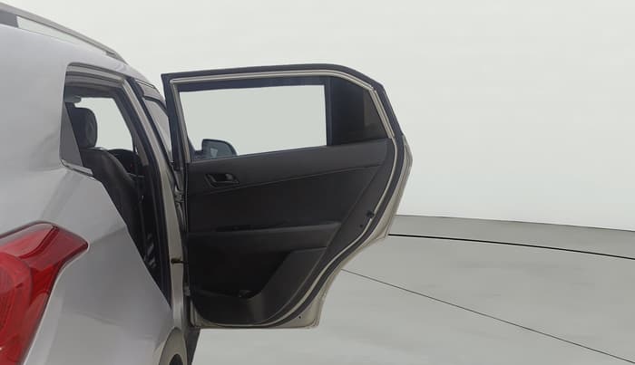 2015 Hyundai Creta E PLUS 1.6 PETROL, CNG, Manual, 1,02,271 km, RHS Rear Door
