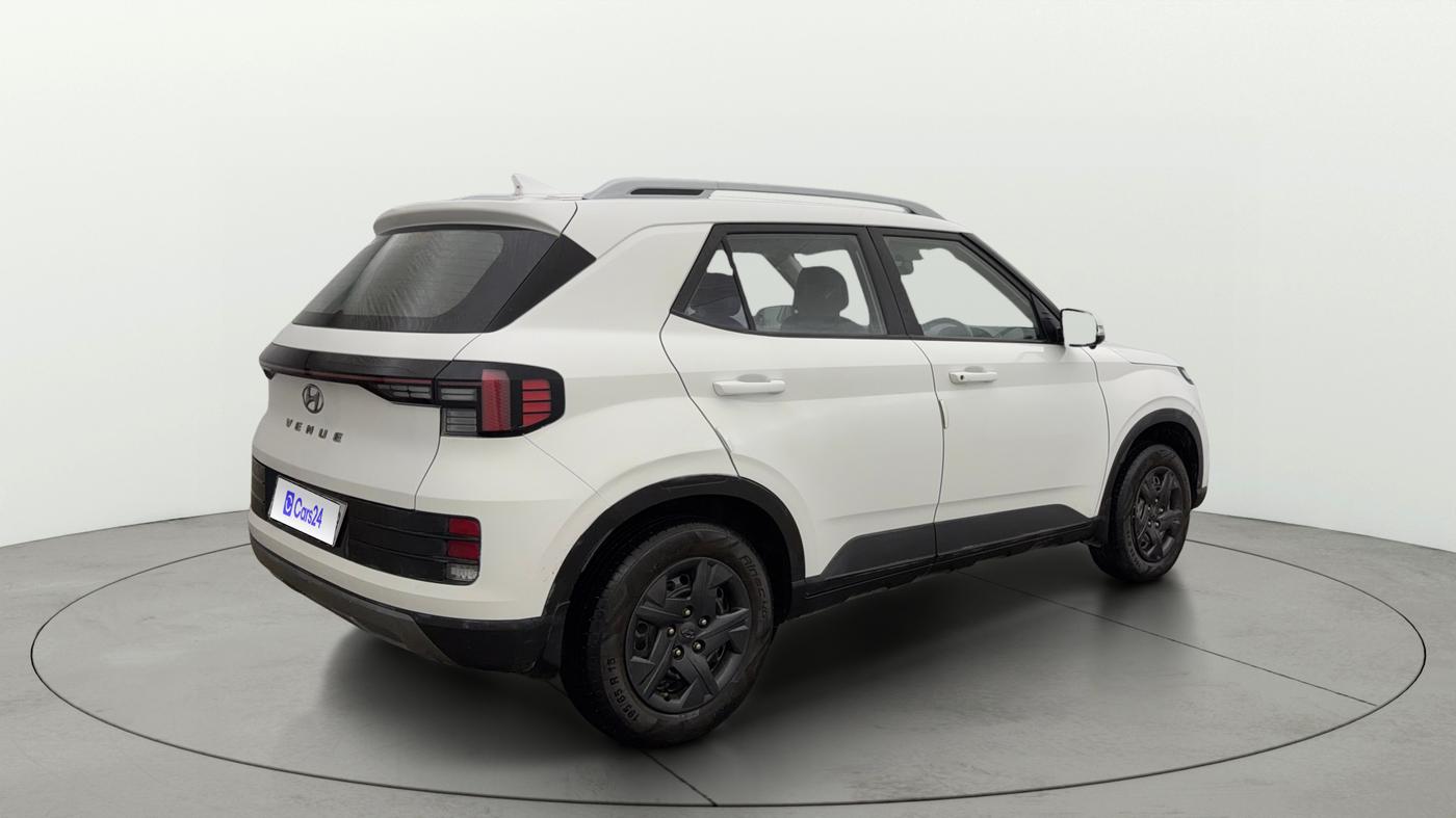 2024 Hyundai VENUE S(O) 1.2, CNG, Manual, 31,830 km, Right Back Diagonal