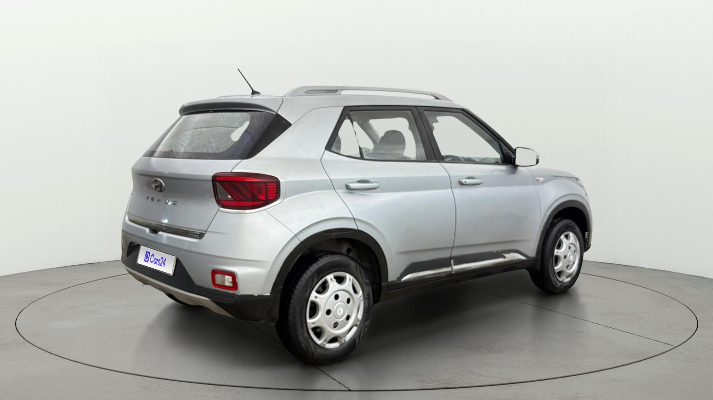 2020 Hyundai VENUE S 1.2, Petrol, Manual, 31,650 km, Right Back Diagonal