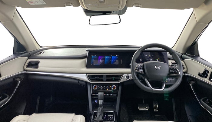2024 Mahindra XUV700 AX 7 LUXURY P AT 7 STR, Petrol, Automatic, 24,946 km, Dashboard