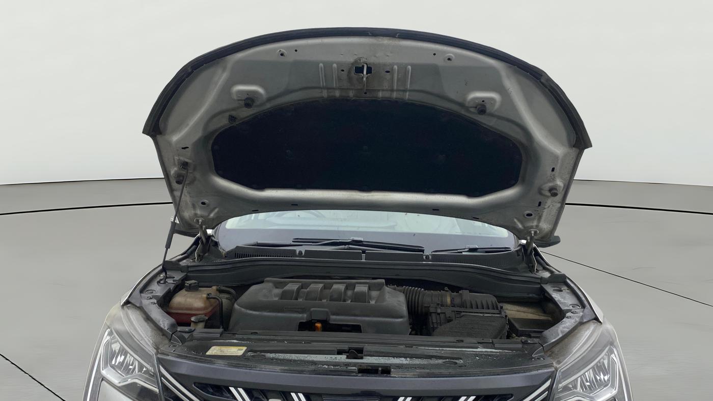 2022 Mahindra XUV700 AX 7 LUXURY P AT 7 STR, Petrol, Automatic, 1,43,645 km, Open Bonet