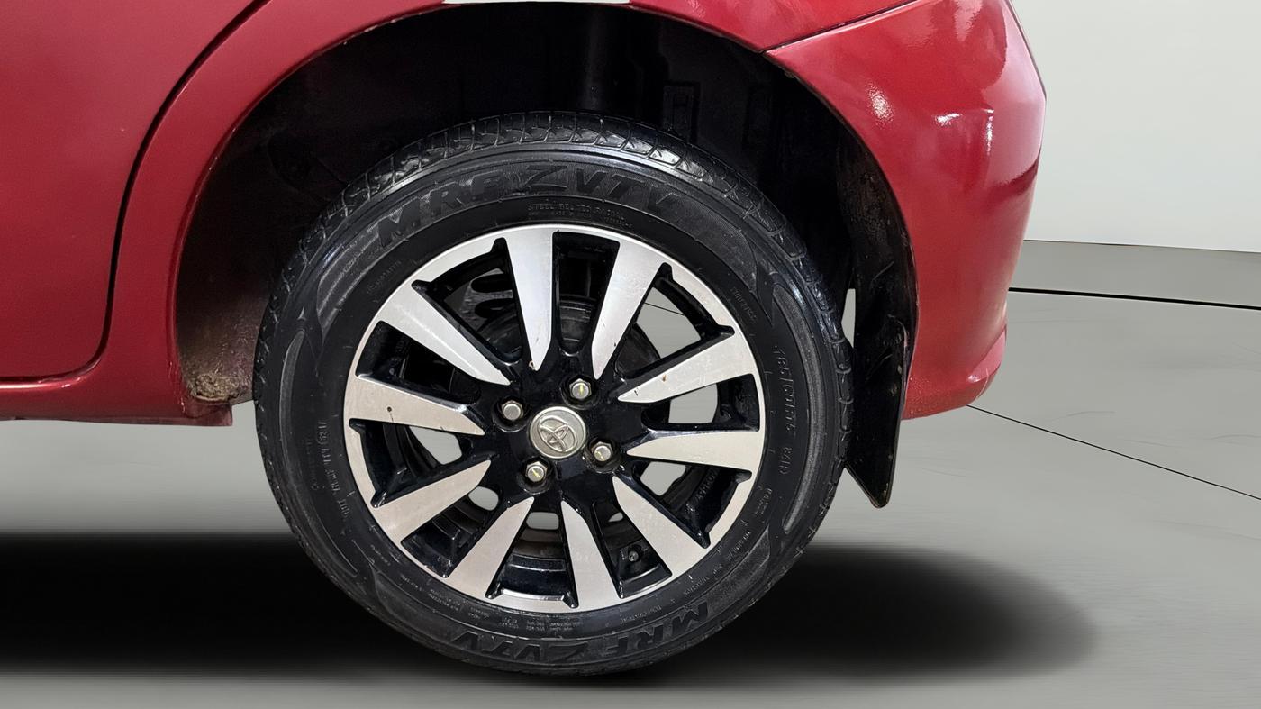 2018 Toyota Etios Liva V, Petrol, Manual, 77,543 km, Left Rear Wheel