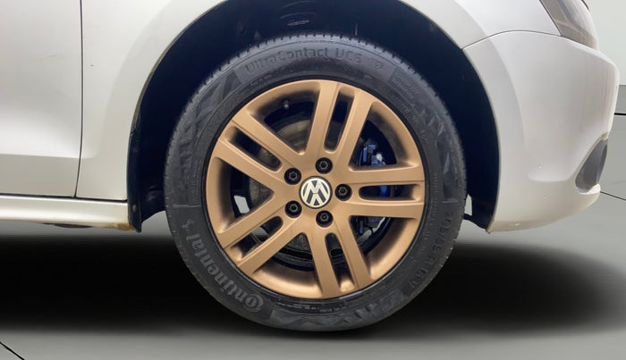 2013 Volkswagen Jetta HIGHLINE TDI, Diesel, Manual, 1,29,036 km, Right Front Wheel