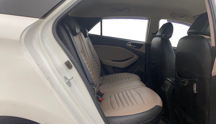 2016 Hyundai Elite i20 ASTA 1.2 (O), Petrol, Manual, 90,155 km, Right Side Rear Door Cabin