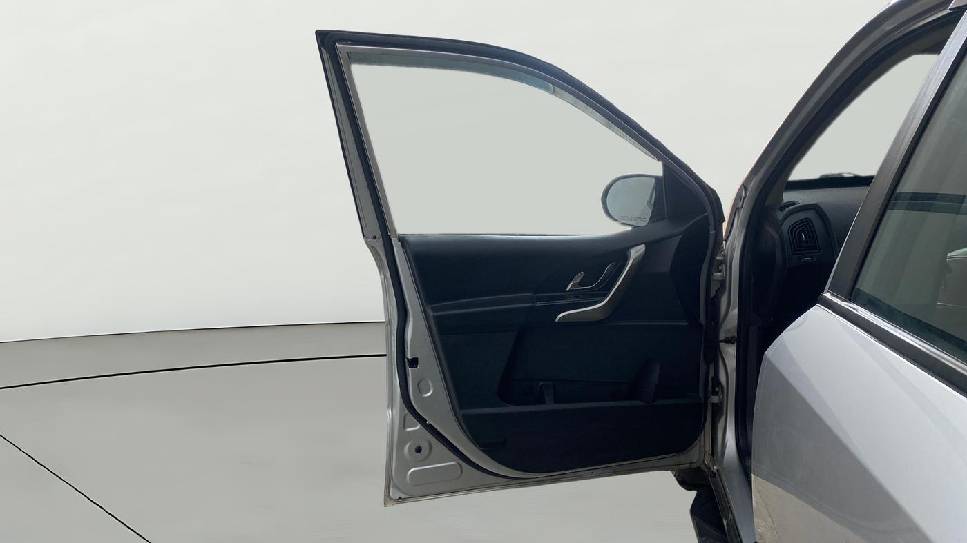 2018 Mahindra XUV500 W9 AT, Diesel, Automatic, 73,529 km, LHS Front Door