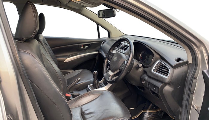 2018 Maruti S Cross ALPHA 1.3, Diesel, Manual, 60,172 km, Right Side Front Door Cabin