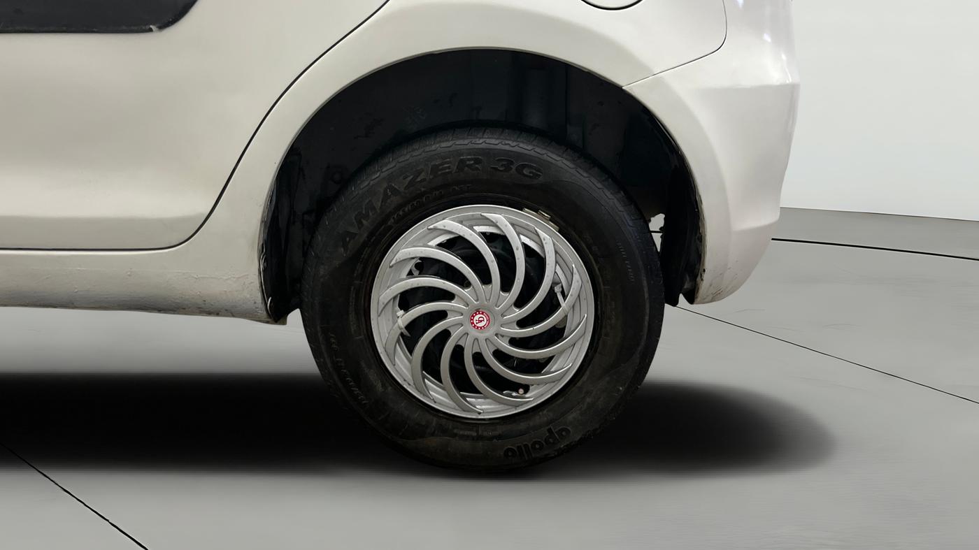 2015 Maruti Swift VXI, Petrol, Manual, 33,517 km, Left Rear Wheel