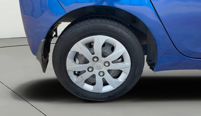 2017 Hyundai Eon MAGNA +, Petrol, Manual, 1,28,841 km, Right Rear Wheel