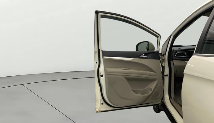 2019 Mahindra MARAZZO M6 7 STR, Diesel, Manual, 94,253 km, LHS Front Door