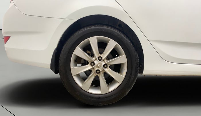 2013 Hyundai Verna FLUIDIC 1.6 VTVT SX, Petrol, Manual, 71,915 km, Right Rear Wheel