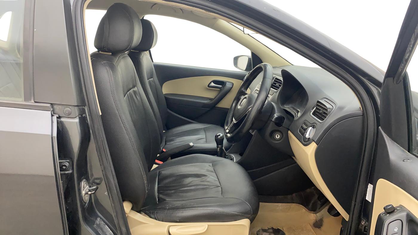 2015 Volkswagen Polo HIGHLINE1.5L, Diesel, Manual, 1,43,843 km, Right Side Front Door Cabin