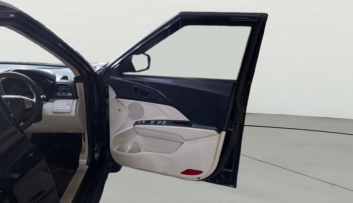 2023 Mahindra XUV300 W6 1.2 PETROL, Petrol, Manual, 8,518 km, RHS Front Door