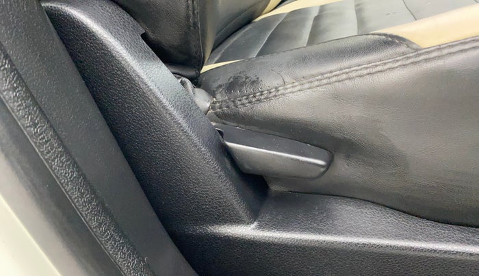2019 Renault Duster RXS OPT CVT, Petrol, Automatic, 34,939 km, Driver Side Adjustment Panel