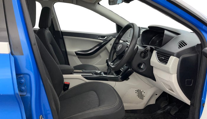 2020 Tata NEXON XZ PLUS (O) PETROL DUAL TONE, Petrol, Manual, 41,076 km, Right Side Front Door Cabin