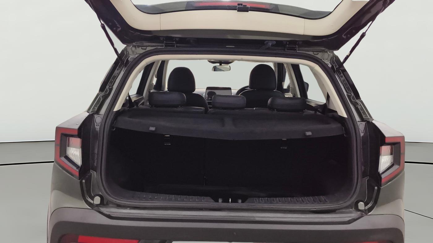 2025 Mahindra XUV 3XO AX5 1.2 L TCMPFi, Petrol, Manual, 7,039 km, Boot Open Zoomed View