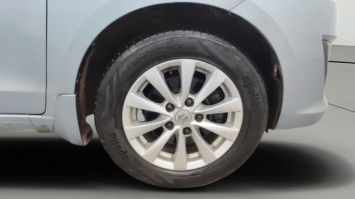 2014 Maruti Ertiga ZXI, CNG, Manual, 47,925 km, Right Front Wheel