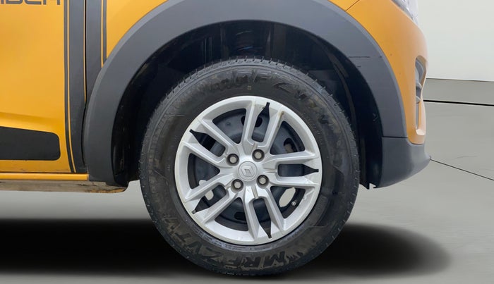 2022 Renault TRIBER RXT AMT, Petrol, Automatic, 14,440 km, Right Front Wheel