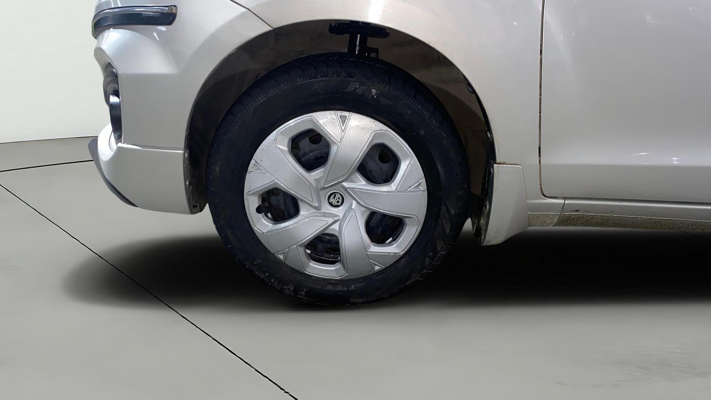2017 Maruti Ertiga VXI, Petrol, Manual, 34,899 km, Left Front Wheel