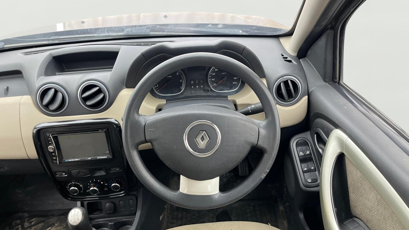 2013 Renault Duster 85 PS RXL DIESEL, Diesel, Manual, 1,21,776 km, Steering Wheel Close Up