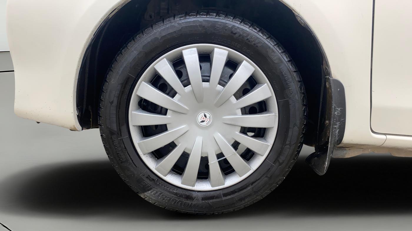 2015 Toyota Etios GD, Diesel, Manual, 86,217 km, Left Front Wheel