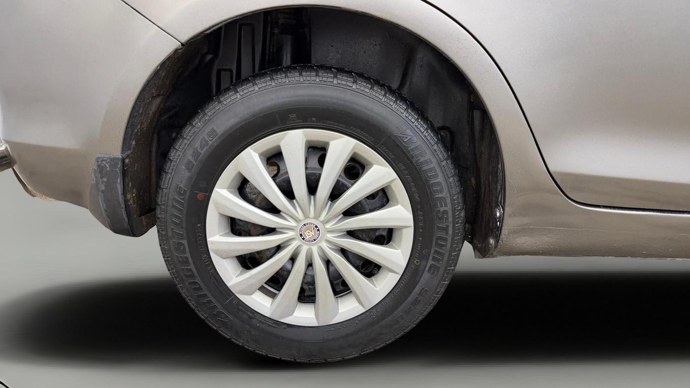 2015 Maruti Swift Dzire VXI, Petrol, Manual, 71,073 km, Right Rear Wheel