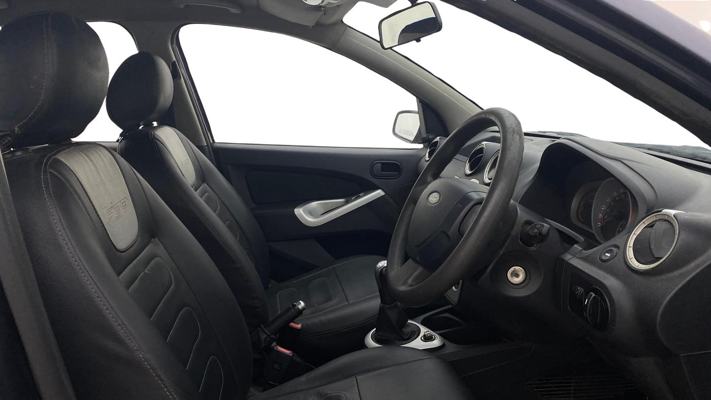2013 Ford Figo ZXI 1.2 PETROL, Petrol, Manual, 90,974 km, Right Side Front Door Cabin