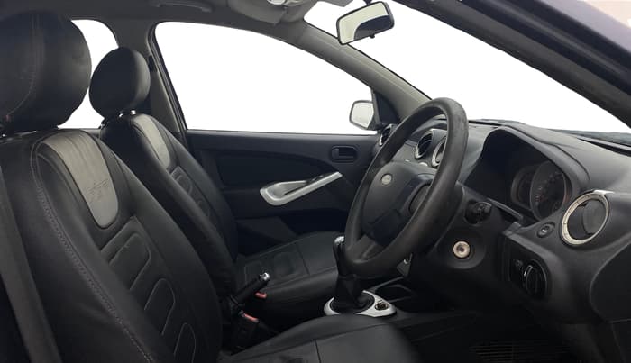 2013 Ford Figo ZXI 1.2 PETROL, Petrol, Manual, 90,974 km, Right Side Front Door Cabin