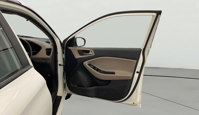 2018 Hyundai Elite i20 MAGNA EXECUTIVE 1.2, CNG, Manual, 1,42,463 km, RHS Front Door