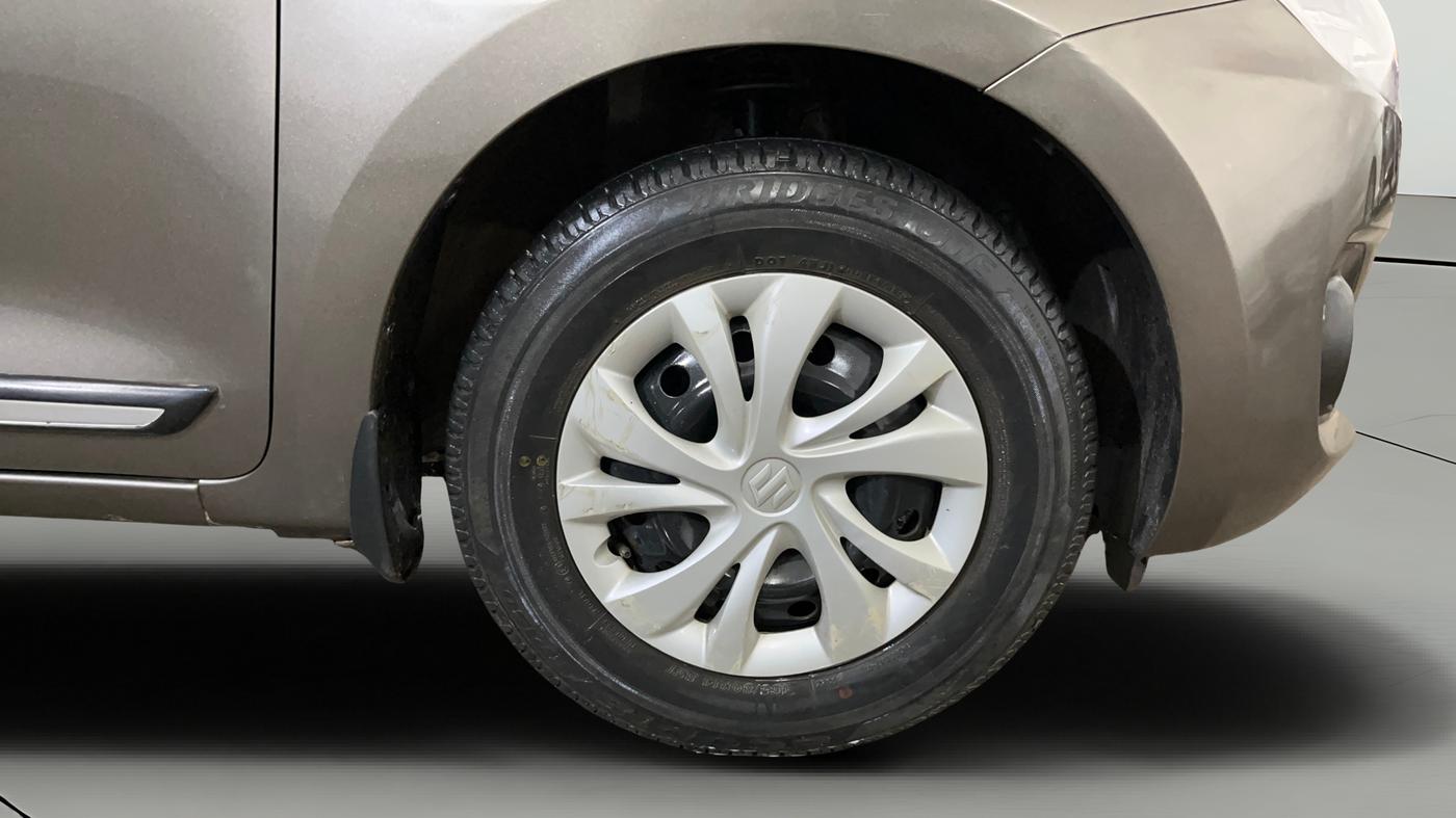 2020 Maruti Swift VXI, Petrol, Manual, 25,849 km, Right Front Wheel