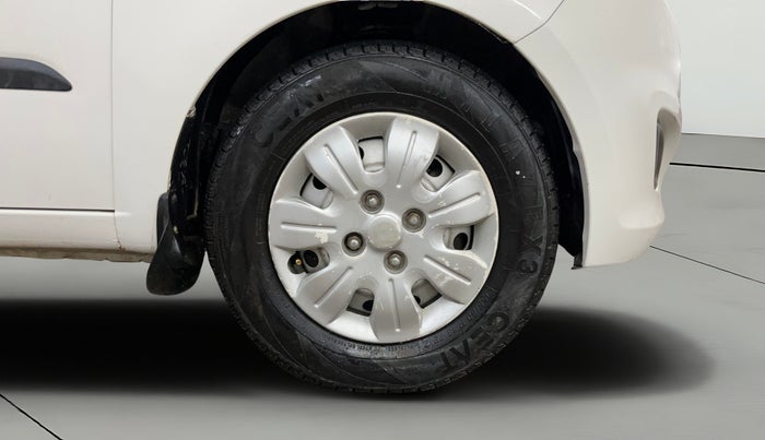 2015 Hyundai i10 MAGNA 1.1, CNG, Manual, 66,077 km, Right Front Wheel