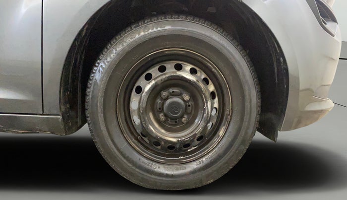 2020 Tata ALTROZ XE PETROL, Petrol, Manual, 31,679 km, Right Front Wheel