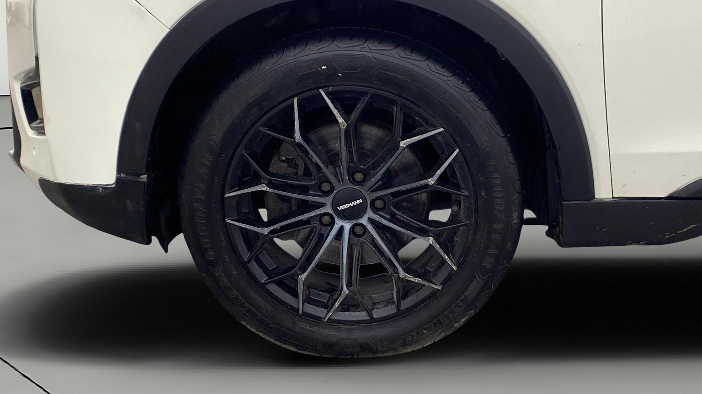 2020 Mahindra XUV300 W8 (O) 1.5 DIESEL AMT, Diesel, Automatic, 99,475 km, Left Front Wheel