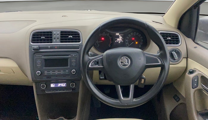 2015 Skoda Rapid 1.6 MPI ELEGANCE PLUS, Petrol, Manual, 1,26,232 km, Steering Wheel Close Up