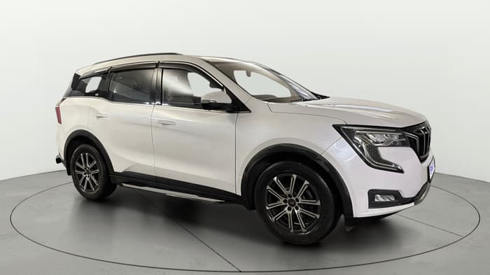 2022 Mahindra XUV700 AX 7 LUXURY P AT 7 STR, Petrol, Automatic, 97,659 km, Right Front Diagonal