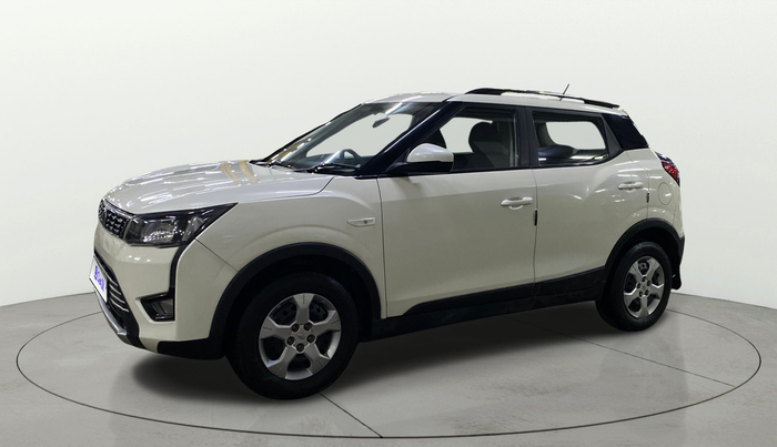 2019 Mahindra XUV300 W6 1.2 PETROL, Petrol, Manual, 83,366 km, Left Front Diagonal