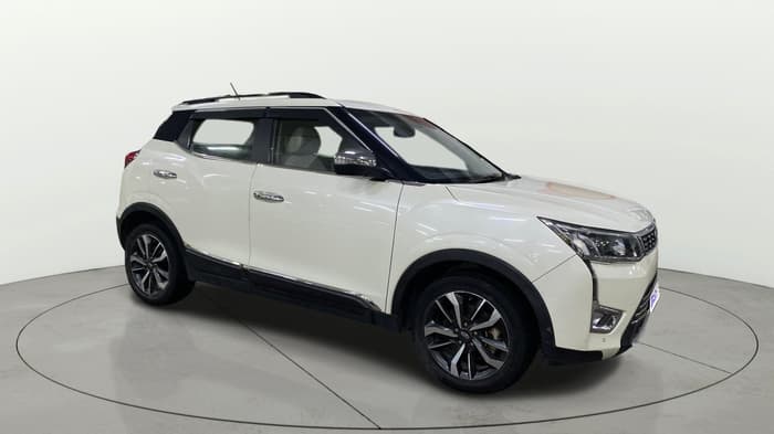 2022 Mahindra XUV300 W8 (O) 1.2 PETROL, Petrol, Manual, 61,570 km, Right Front Diagonal