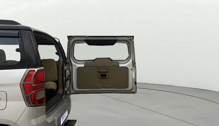 2018 Mahindra TUV300 T8, Diesel, Manual, 1,16,362 km, Boot Door Open