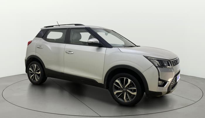 2020 Mahindra XUV300 W8 (O) 1.5 DIESEL, Diesel, Manual, 1,14,378 km, Right Front Diagonal