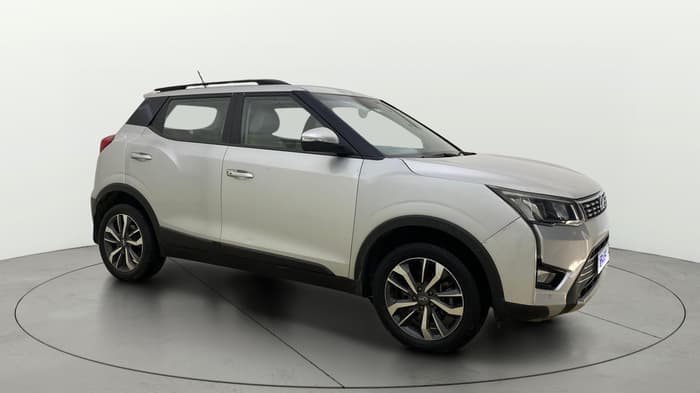 2020 Mahindra XUV300 W8 (O) 1.5 DIESEL, Diesel, Manual, 1,14,849 km, Right Front Diagonal