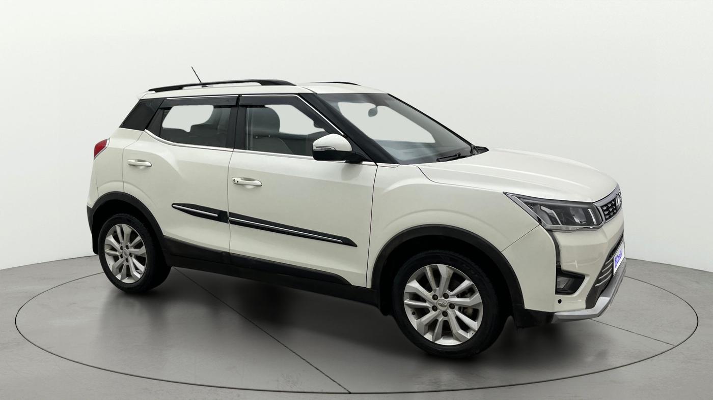 2020 Mahindra XUV300 W8 1.2 PETROL, Petrol, Manual, 27,271 km, Right Front Diagonal