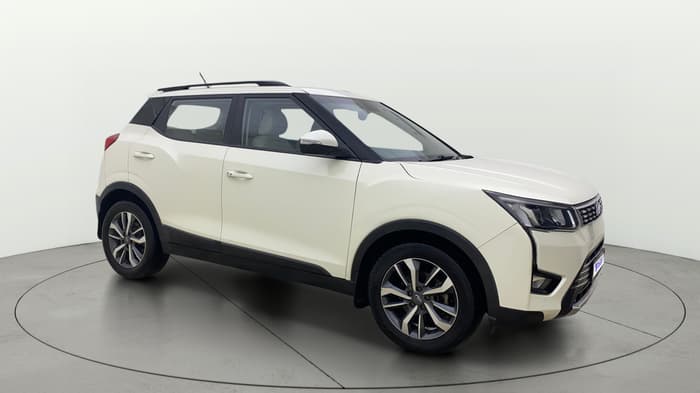 2021 Mahindra XUV300 W8 (O) 1.5 DIESEL, Diesel, Manual, 99,085 km, Right Front Diagonal