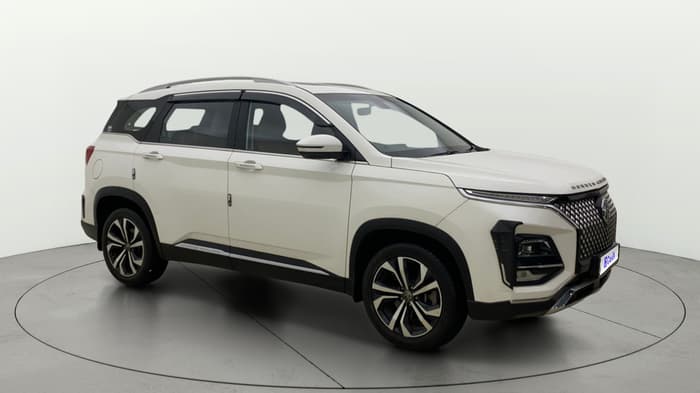 2024 MG HECTOR PLUS SHARP PRO 1.5 PETROL TURBO CVT 7 STR, Petrol, Automatic, 16,562 km, Right Front Diagonal