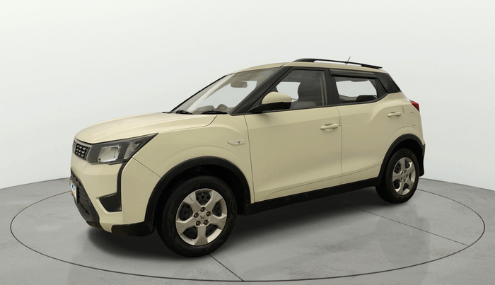 2022 Mahindra XUV300 W6 1.2 PETROL AMT, Petrol, Automatic, 35,398 km, Left Front Diagonal