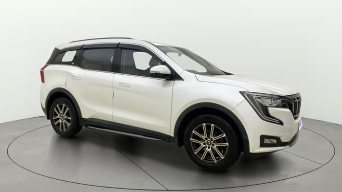 2023 Mahindra XUV700 AX 7 LUXURY P AT 7 STR, Petrol, Automatic, 64,141 km, Right Front Diagonal