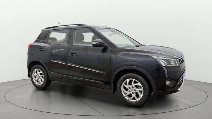 2022 Mahindra XUV300 W8 1.2 PETROL, Petrol, Manual, 26,788 km, Right Front Diagonal