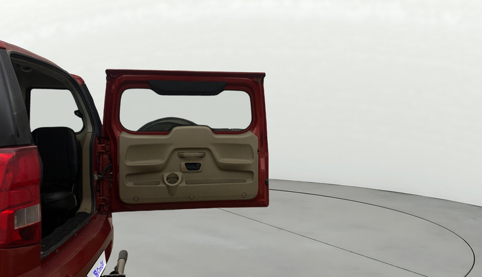 2016 Mahindra TUV300 T8 AMT, Diesel, Automatic, 86,242 km, Boot Door Open