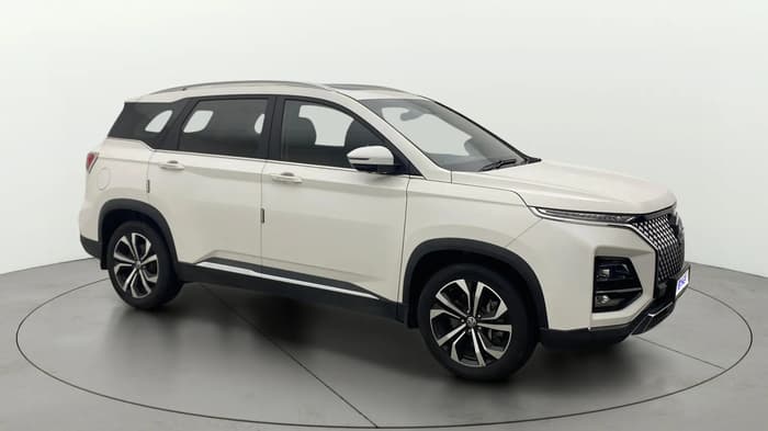 2025 MG HECTOR PLUS SAVVY PRO 1.5 TURBO CVT 7 STR, Petrol, Automatic, 14,716 km, Right Front Diagonal